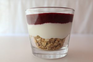 yogur-granola-y-mermelada
